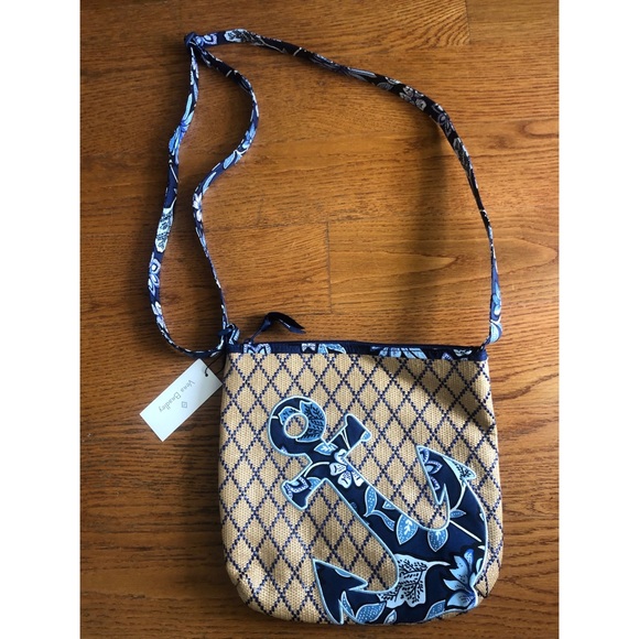 Vera Bradley Handbags - Vera Bradley beach crossbody